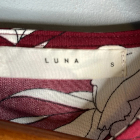 LUNA Floral Print Shift Dress Burgundy White Bell Sleeve Knee Length Size Small - Picture 8 of 11